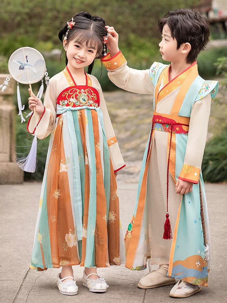 2025 new styles of ancient Chinese clothing for boys and girls