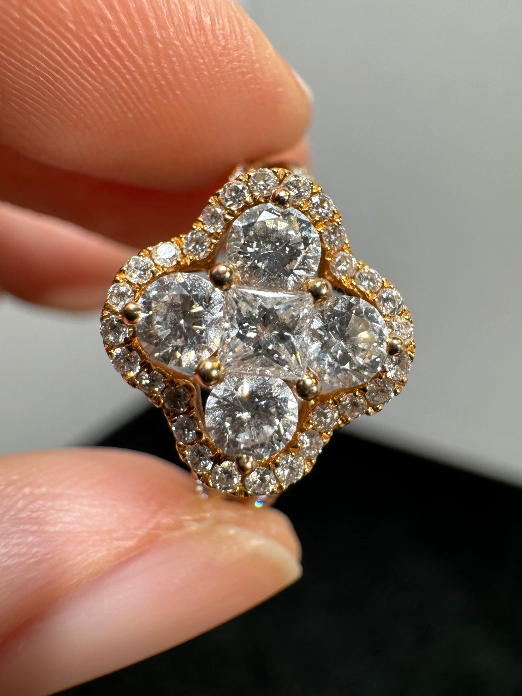 18k gold four-leaf clover diamond ring