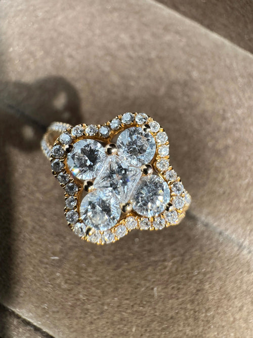 18k gold four-leaf clover diamond ring