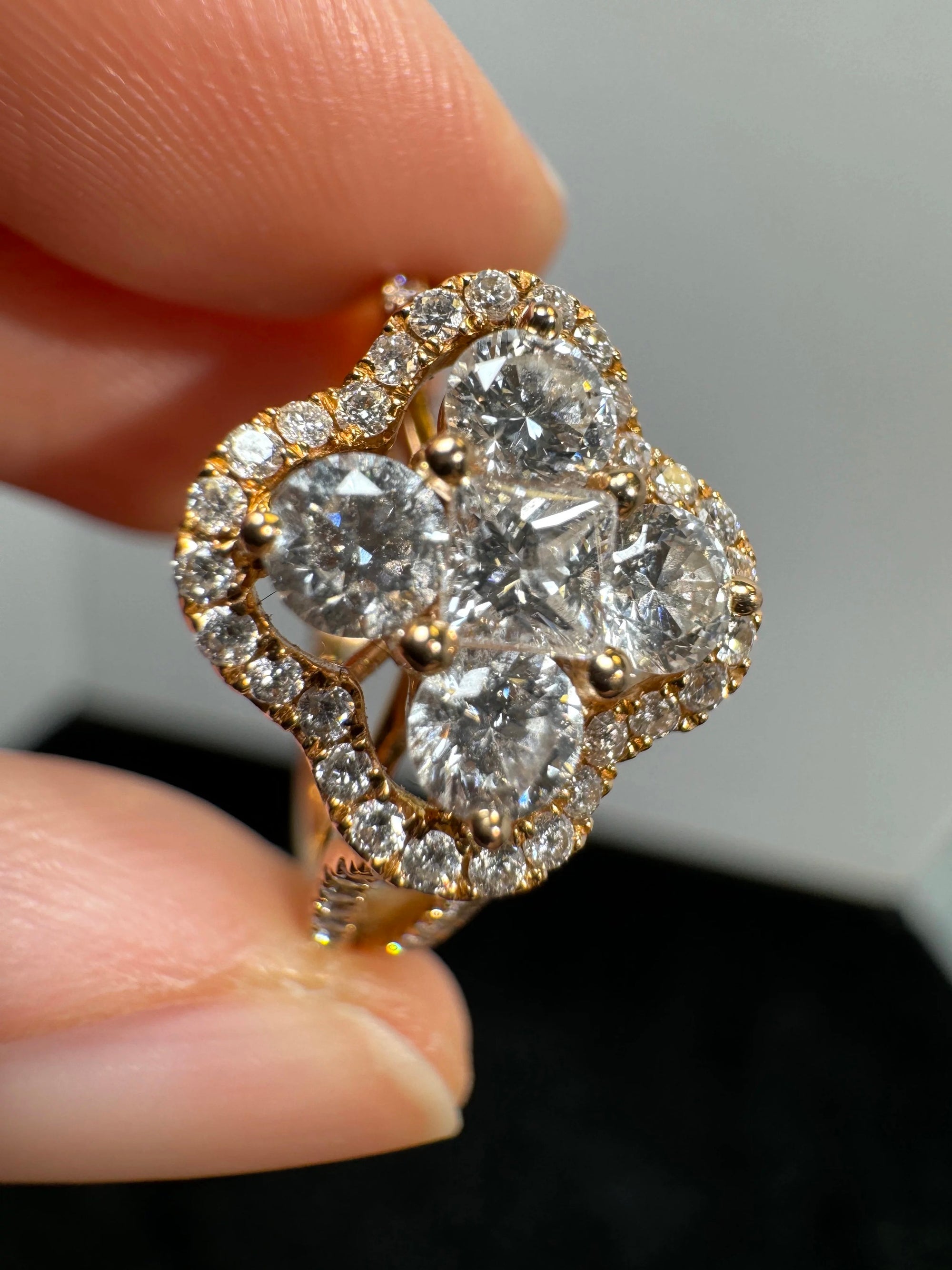 18k gold four-leaf clover diamond ring